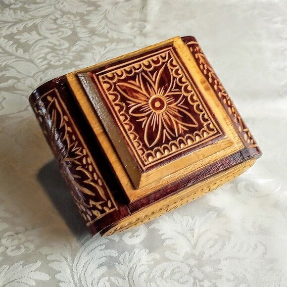Hand-Carved Two-Tone Rolled Edge Wood Box - Picture 1 of 7